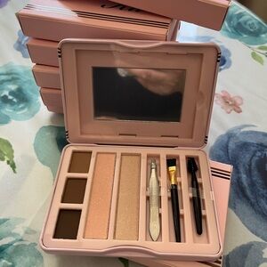 Beauty Creations Eyebrow Kit